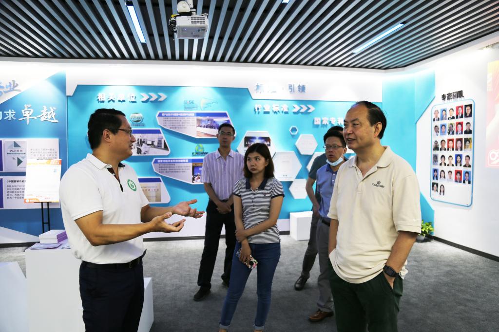 良品鋪子與國硒中心共建單位恩施德源集團開展技術交流，共促硒產業(yè)高質量發(fā)展